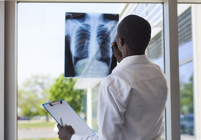 patient looking a lung radiographya lung radiography